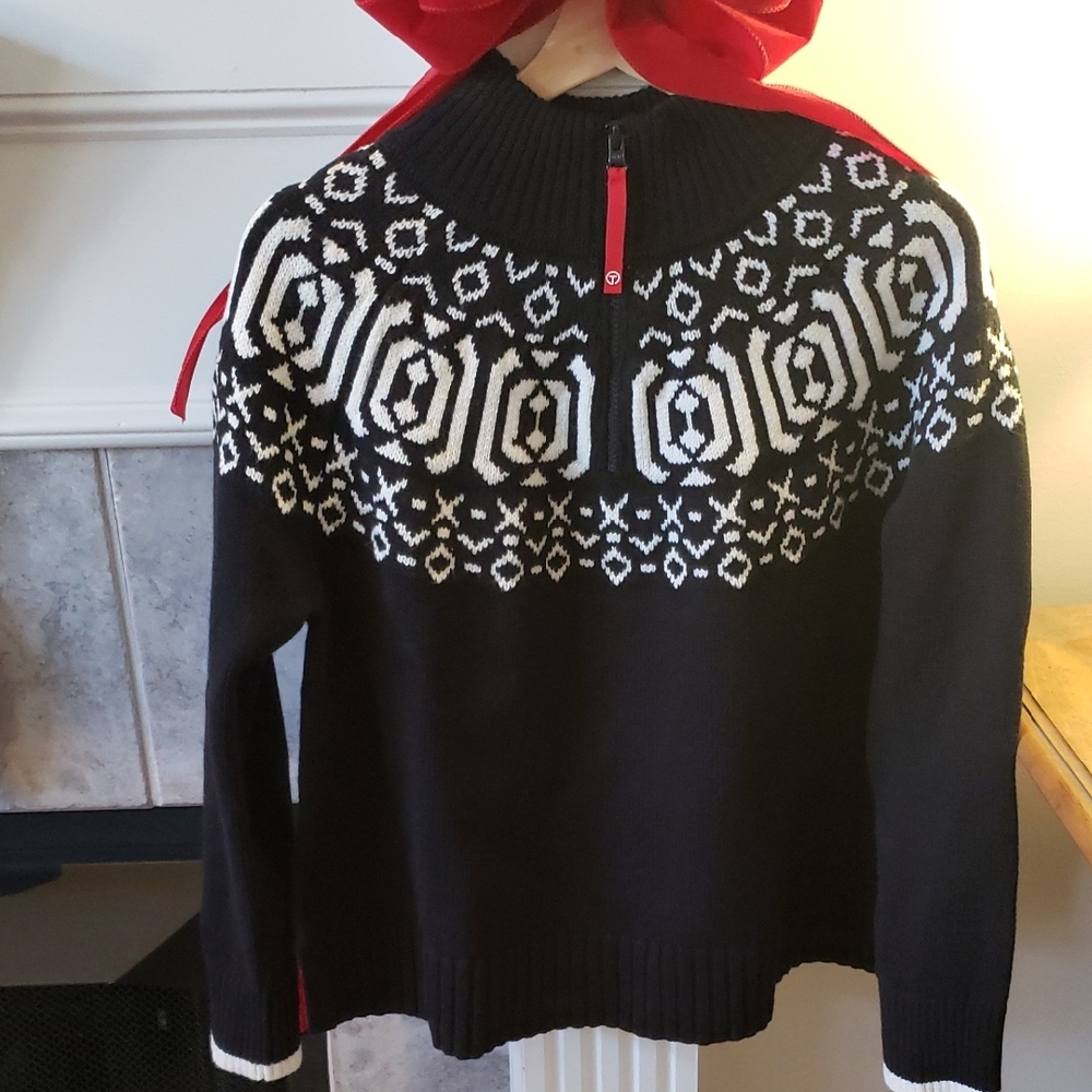 Black and White Geometric Women's Sweater